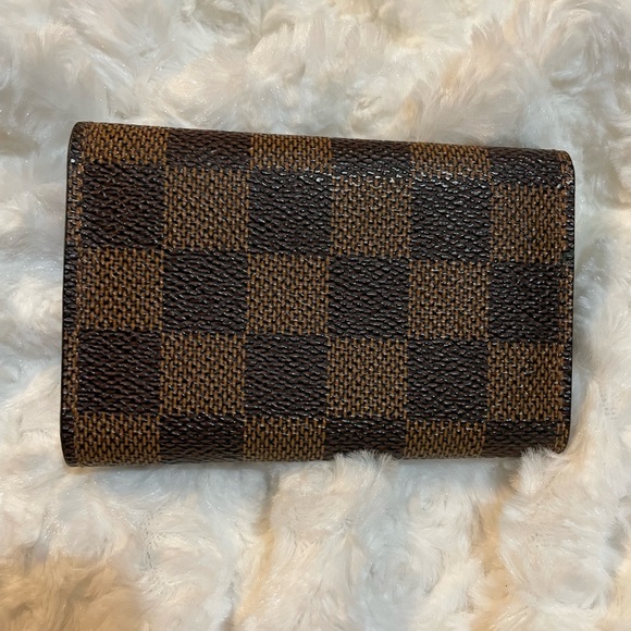 Louis Vuitton Damier Ebene Key Case ๐ค - Picture 2 of 6